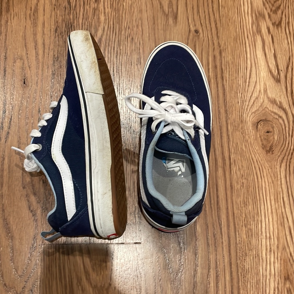 Vans - Picture 3 of 5